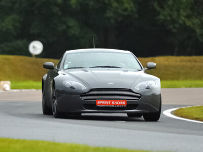 4 tot 8 rondes plankgas in een raceauto naar keuze op het Circuit van Mettet