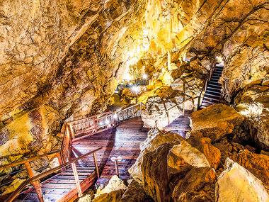Aventure 100% suisse en duo avec visite des Grottes de Vallorbe et un délicieux fromage