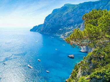 Incantevole Capri: suggestivo tour in barca di 8 ore per 2 persone