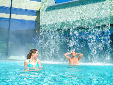 Bains de la Gruyère: 1 Serenity-Paket mit Spa-Zugang und Paarbehandlung