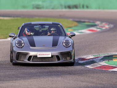 1 Runde in einem Porsche 911 GT3 auf der Rennstrecke von Monza