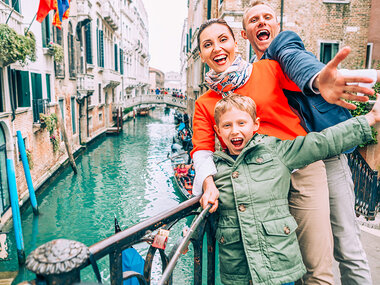Familienurlaub: 3 Übernachtungen im 4* Aparthotel für 4 Personen in der Nähe von Venedig