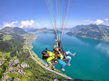 Volo in parapendio di 20min sul Lago dei Quattro Cantoni per 1 persona
