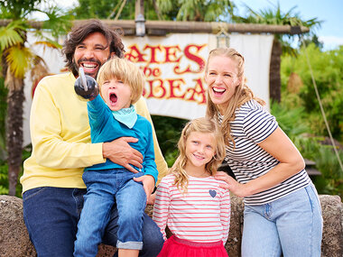 Disneyland® Paris : entrée Medium Summer pour 2 adultes et 2 enfants (1 parc)